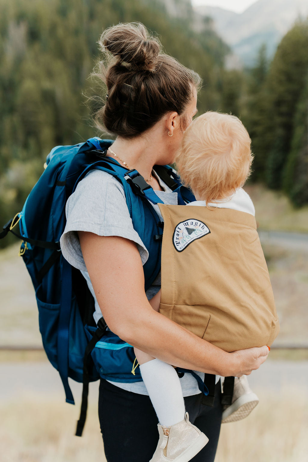 Trail Magik Kid Carrier / Coyote (Tan w/Navy) – Trailkiddo